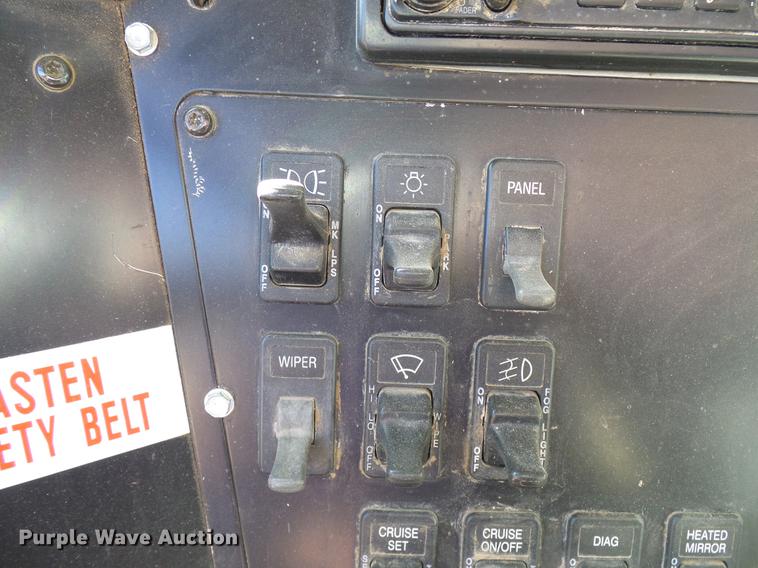 image for item DD6022 1999 International 9100 vertical feed mixer truck