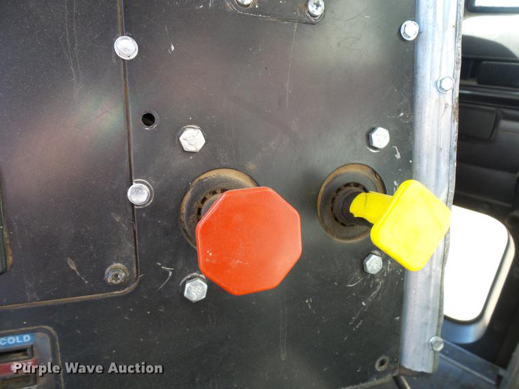 image for item DD6022 1999 International 9100 vertical feed mixer truck