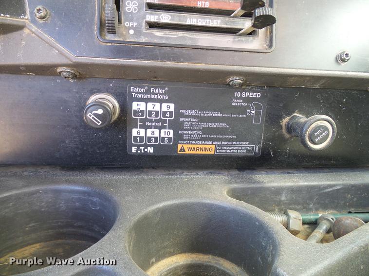 image for item DD6022 1999 International 9100 vertical feed mixer truck