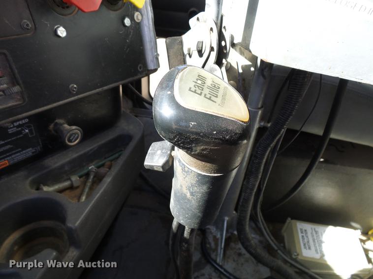 image for item DD6022 1999 International 9100 vertical feed mixer truck