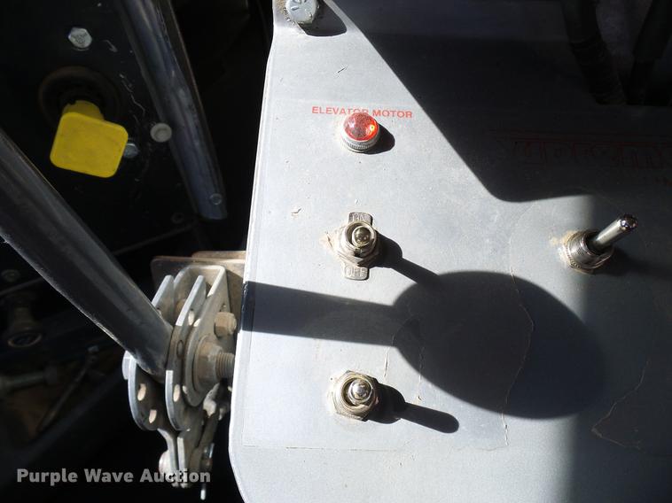 image for item DD6022 1999 International 9100 vertical feed mixer truck