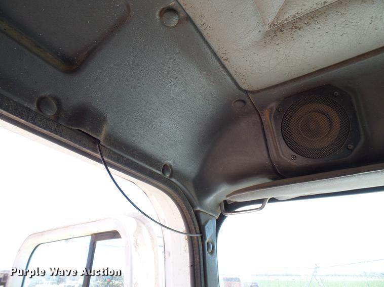 image for item DD6022 1999 International 9100 vertical feed mixer truck