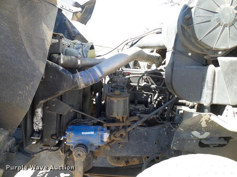 image for item DD6022 1999 International 9100 vertical feed mixer truck