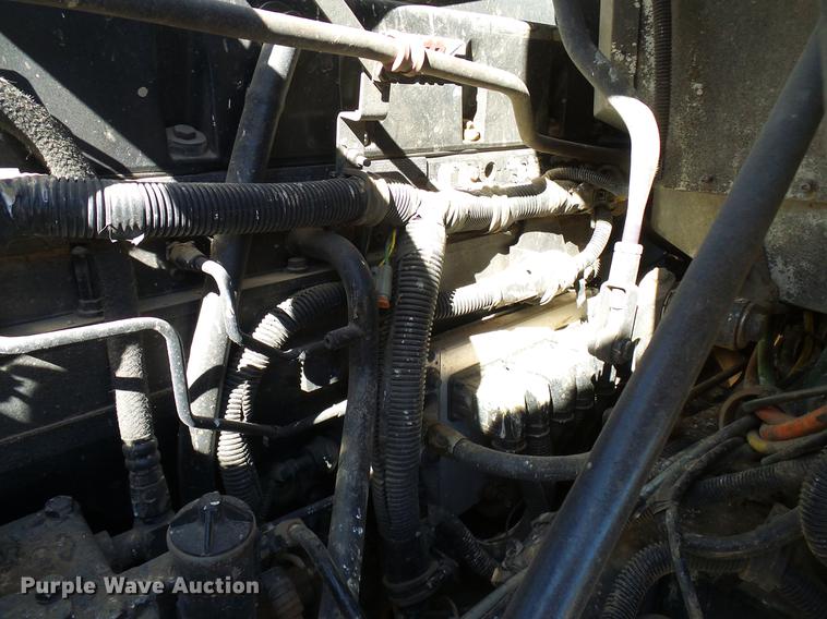 image for item DD6022 1999 International 9100 vertical feed mixer truck