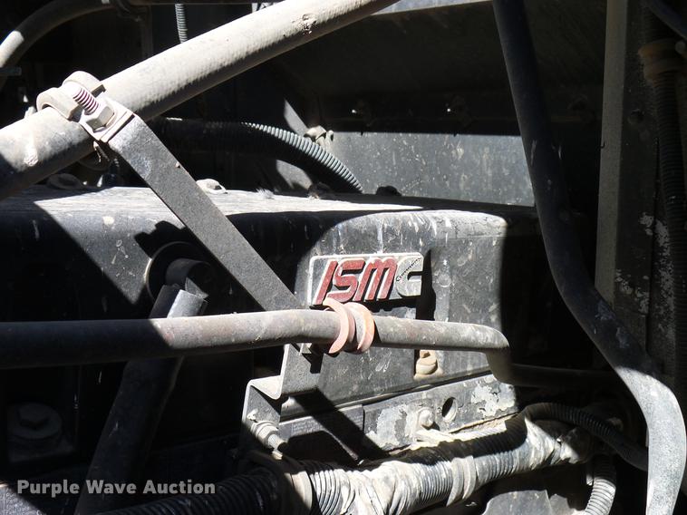 image for item DD6022 1999 International 9100 vertical feed mixer truck