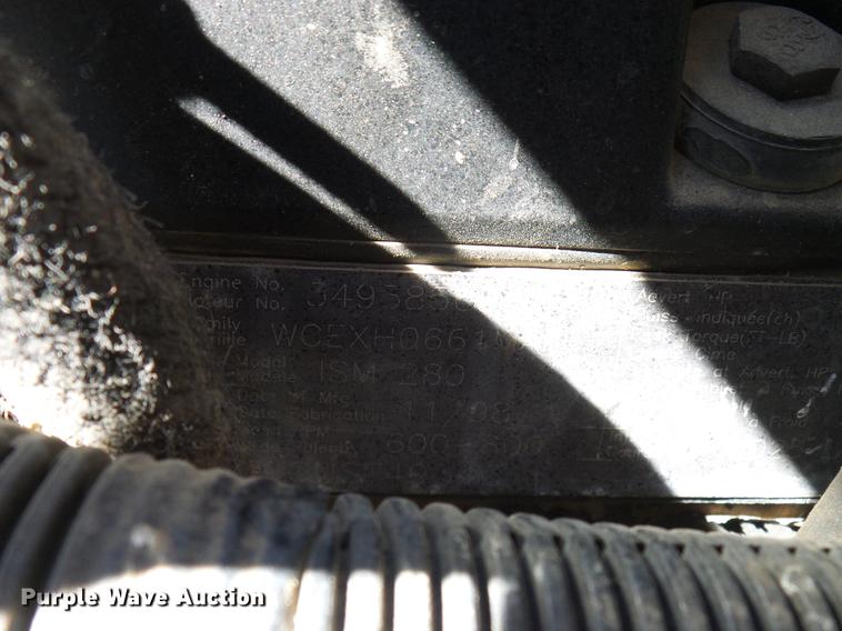 image for item DD6022 1999 International 9100 vertical feed mixer truck