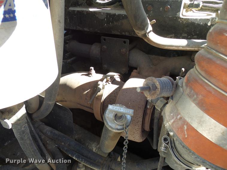 image for item DD6022 1999 International 9100 vertical feed mixer truck