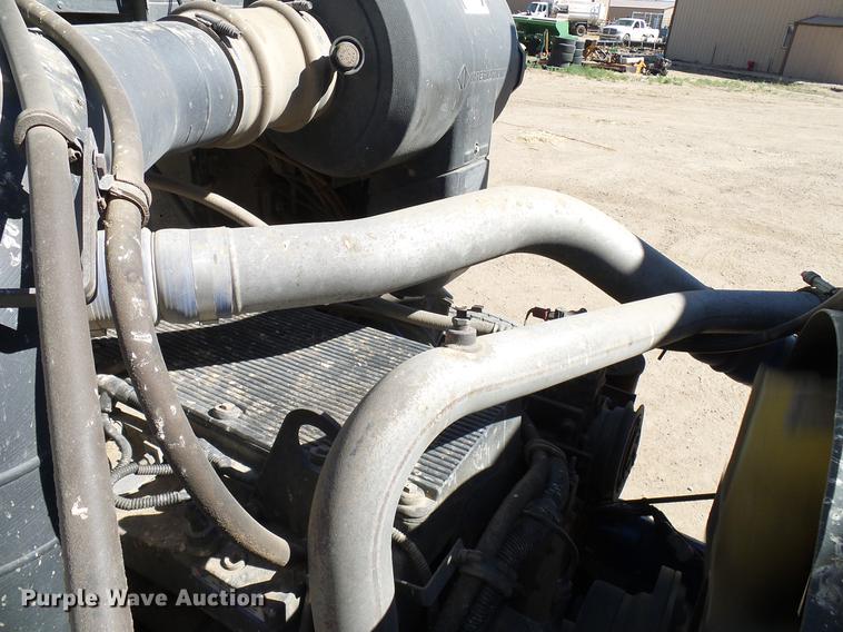 image for item DD6022 1999 International 9100 vertical feed mixer truck