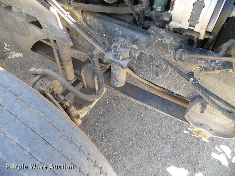 image for item DD6022 1999 International 9100 vertical feed mixer truck