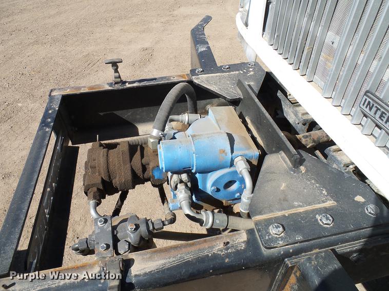 image for item DD6022 1999 International 9100 vertical feed mixer truck