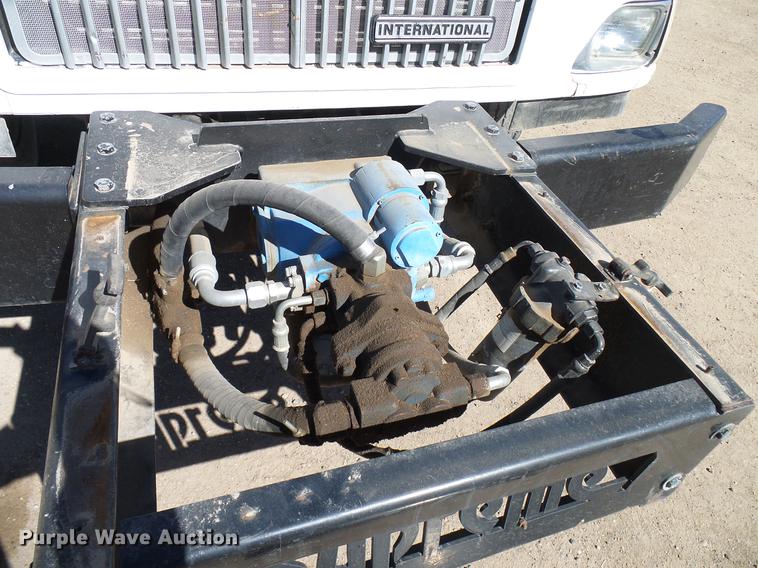 image for item DD6022 1999 International 9100 vertical feed mixer truck