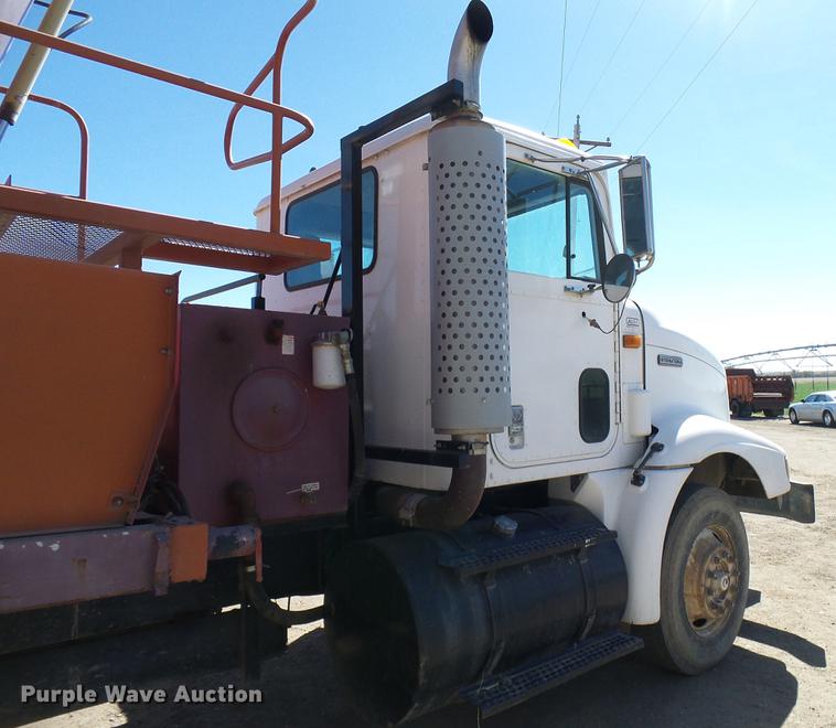 image for item DD6022 1999 International 9100 vertical feed mixer truck