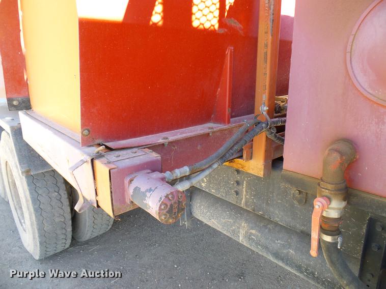 image for item DD6022 1999 International 9100 vertical feed mixer truck