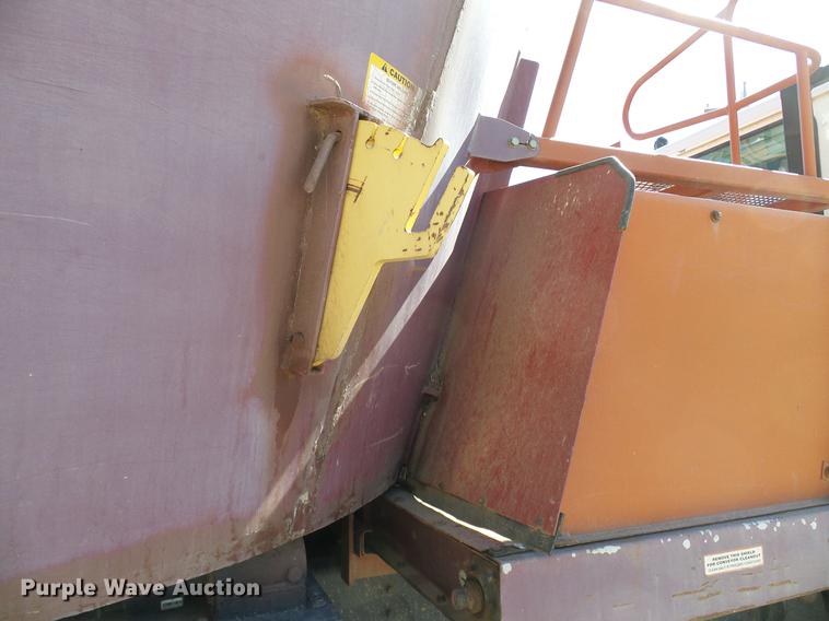 image for item DD6022 1999 International 9100 vertical feed mixer truck