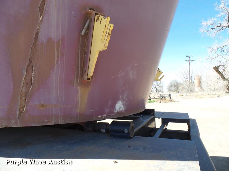 image for item DD6022 1999 International 9100 vertical feed mixer truck