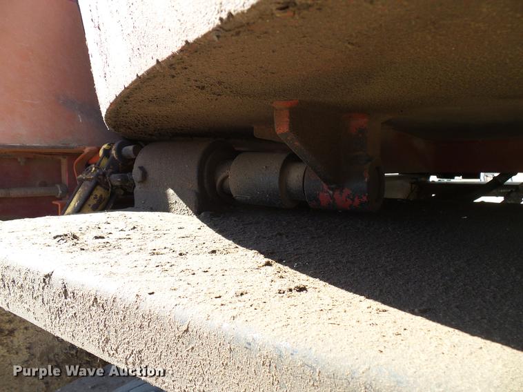 image for item DD6022 1999 International 9100 vertical feed mixer truck