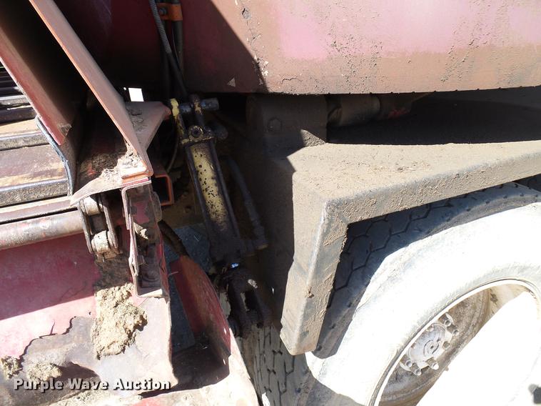 image for item DD6022 1999 International 9100 vertical feed mixer truck