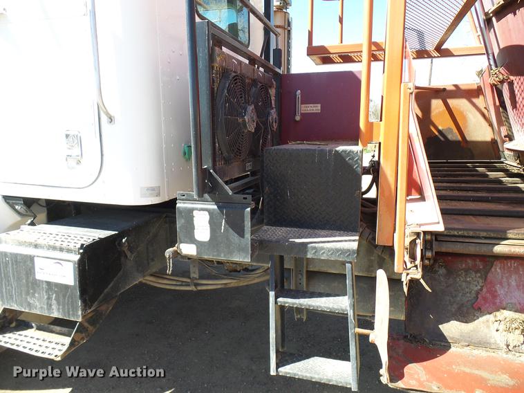 image for item DD6022 1999 International 9100 vertical feed mixer truck