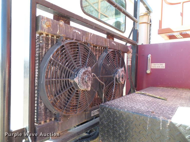 image for item DD6022 1999 International 9100 vertical feed mixer truck