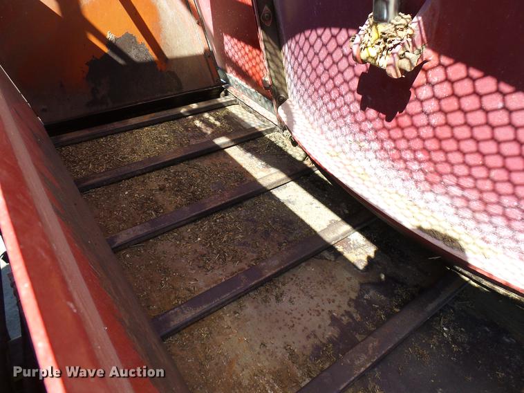 image for item DD6022 1999 International 9100 vertical feed mixer truck