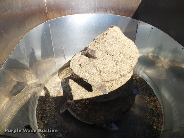 image for item DD6022 1999 International 9100 vertical feed mixer truck