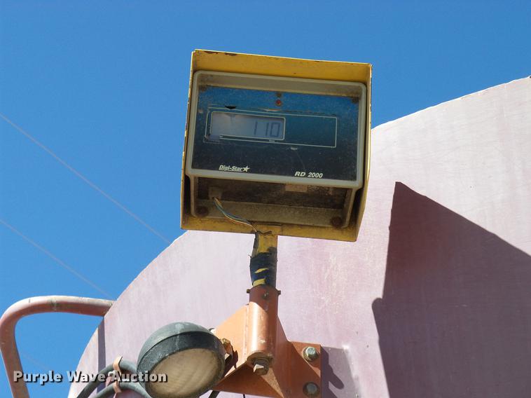 image for item DD6022 1999 International 9100 vertical feed mixer truck