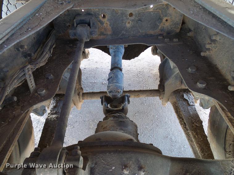 image for item DD6022 1999 International 9100 vertical feed mixer truck