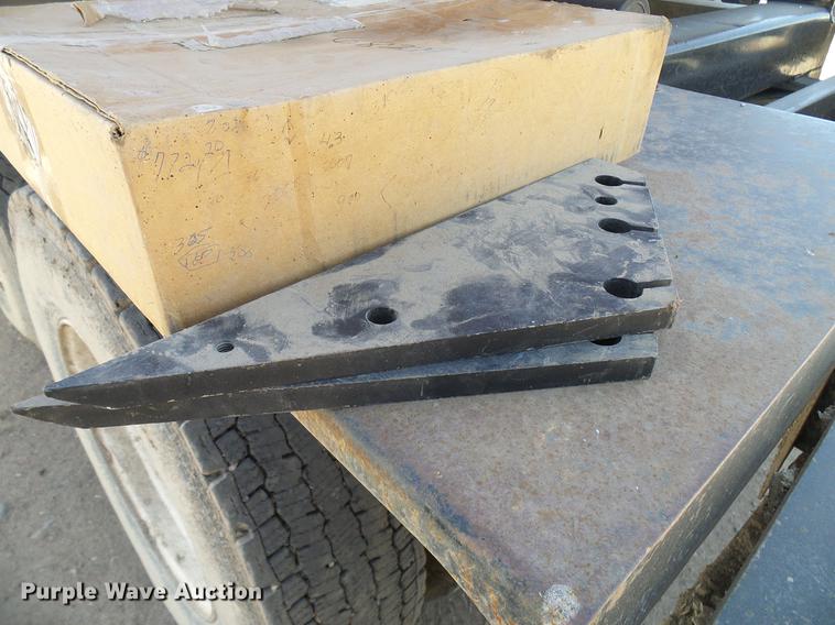 image for item DD6022 1999 International 9100 vertical feed mixer truck