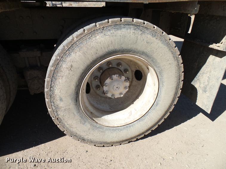 image for item DD6022 1999 International 9100 vertical feed mixer truck