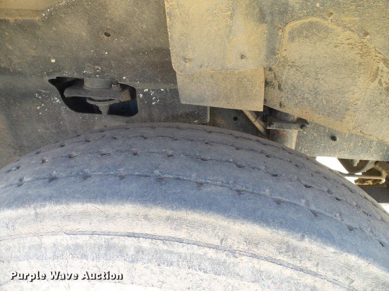 image for item DD6022 1999 International 9100 vertical feed mixer truck