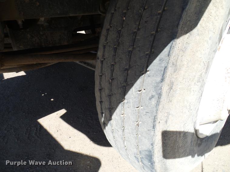 image for item DD6022 1999 International 9100 vertical feed mixer truck