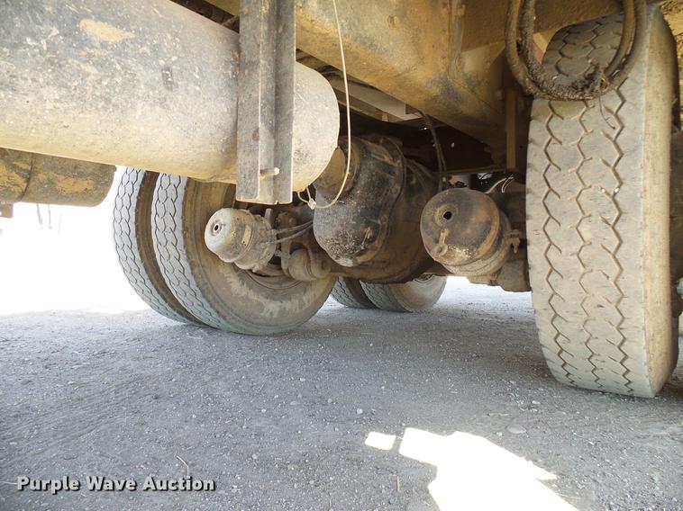 image for item DD6022 1999 International 9100 vertical feed mixer truck