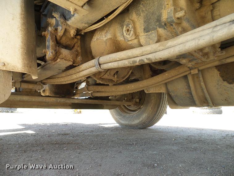 image for item DD6022 1999 International 9100 vertical feed mixer truck