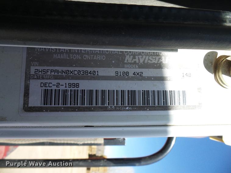 image for item DD6022 1999 International 9100 vertical feed mixer truck