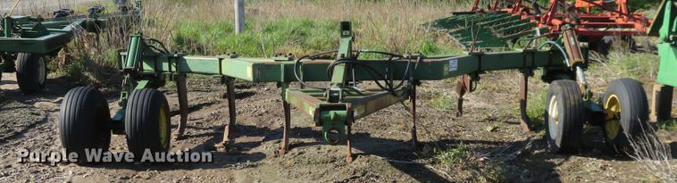 image for item DD6986 John Deere 915 ripper