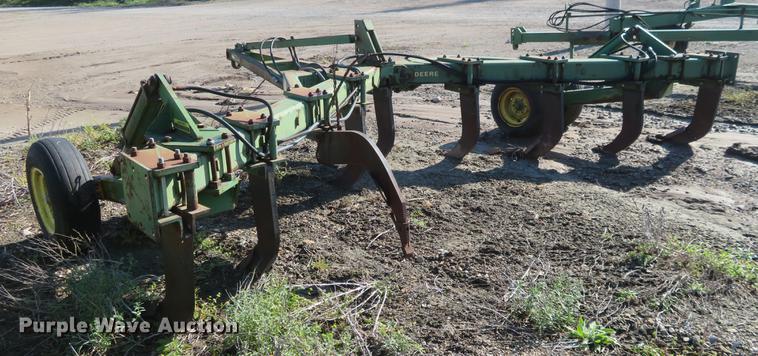 image for item DD6986 John Deere 915 ripper