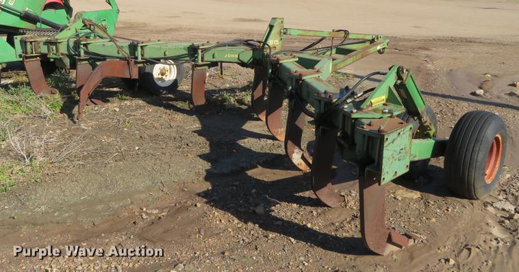 image for item DD6986 John Deere 915 ripper