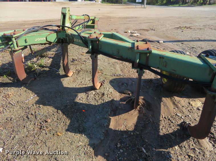 image for item DD6986 John Deere 915 ripper