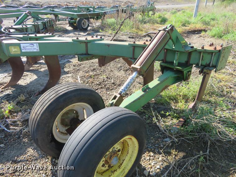 image for item DD6986 John Deere 915 ripper