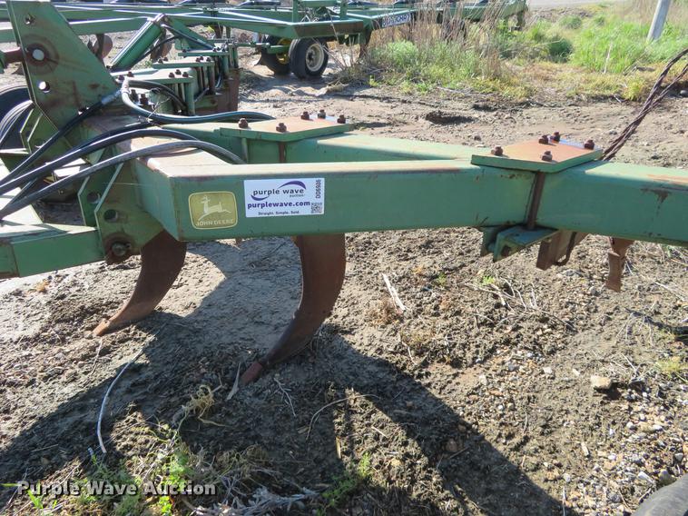 image for item DD6986 John Deere 915 ripper