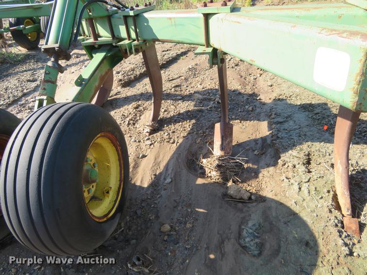 image for item DD6986 John Deere 915 ripper