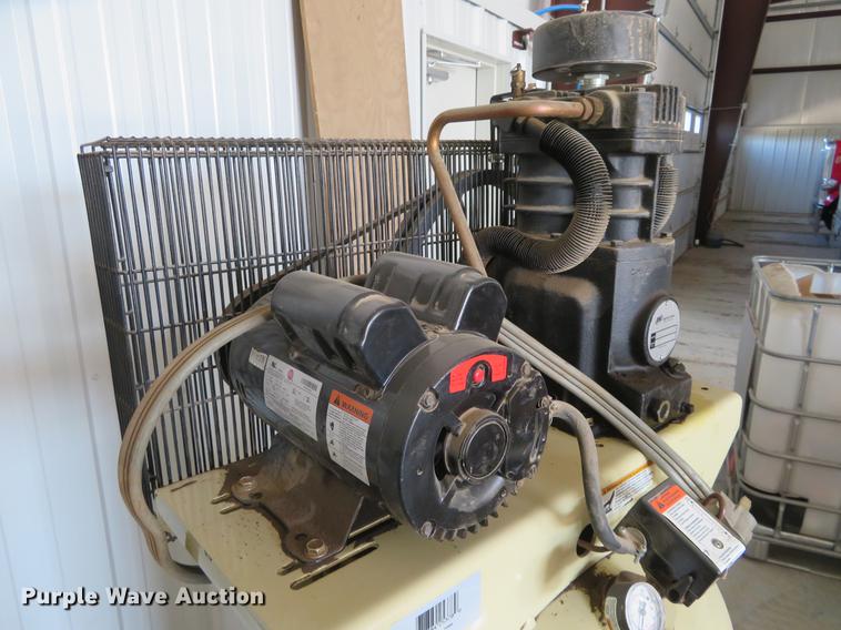image for item DD6993 2012 Ingersoll Rand TS5 air comrpessor