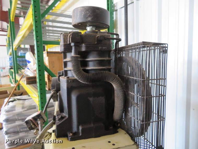image for item DD6993 2012 Ingersoll Rand TS5 air comrpessor