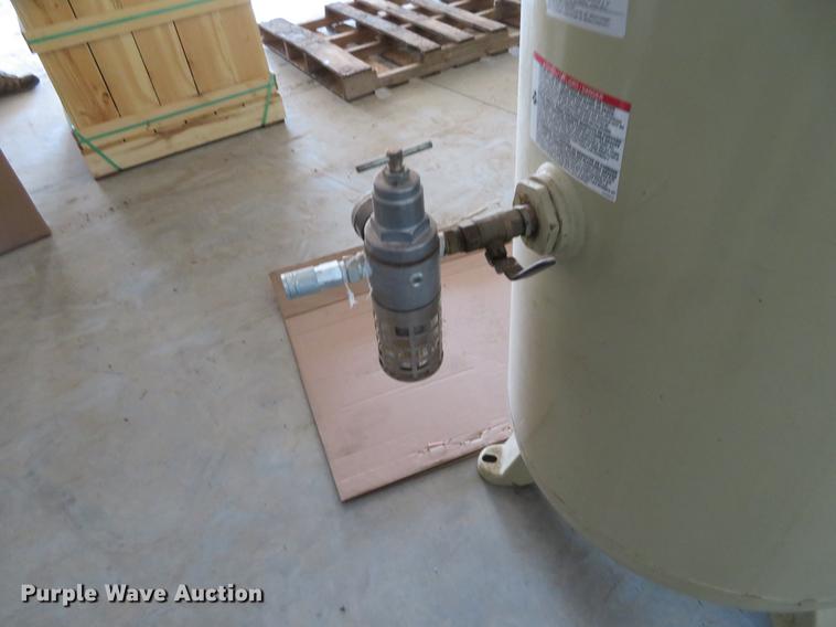 image for item DD6993 2012 Ingersoll Rand TS5 air comrpessor