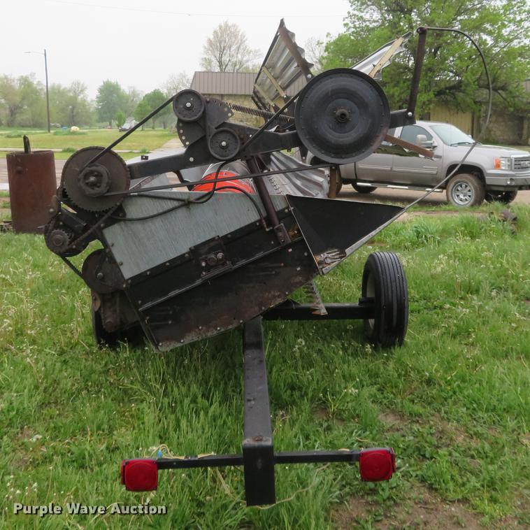 image for item DD6996 Gleaner 24 head