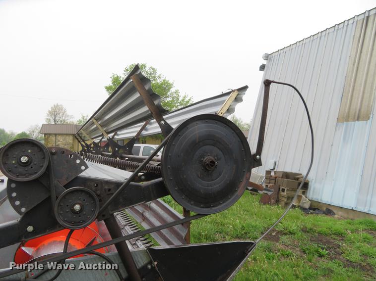 image for item DD6996 Gleaner 24 head