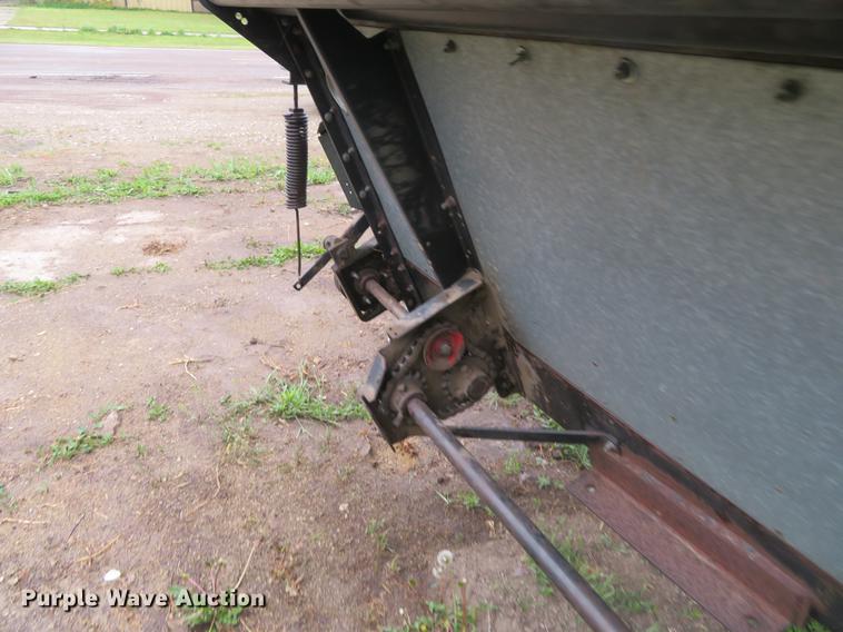 image for item DD6996 Gleaner 24 head