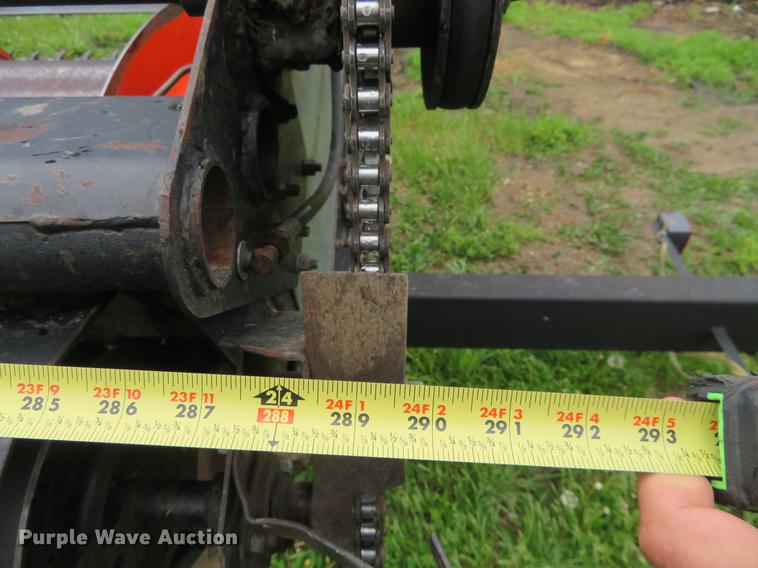 image for item DD6996 Gleaner 24 head