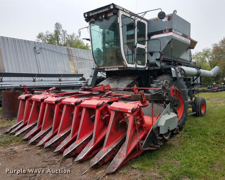 image for item DD6997 Gleaner L2 combine