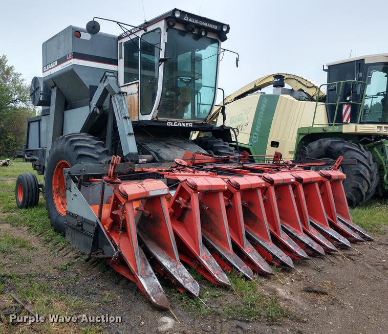 image for item DD6997 Gleaner L2 combine